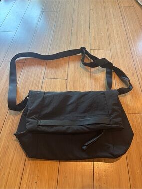 Lululemon W Crossbody Bag